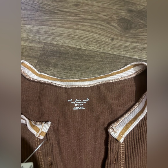 Out from under NWT top - Picture 2 of 4